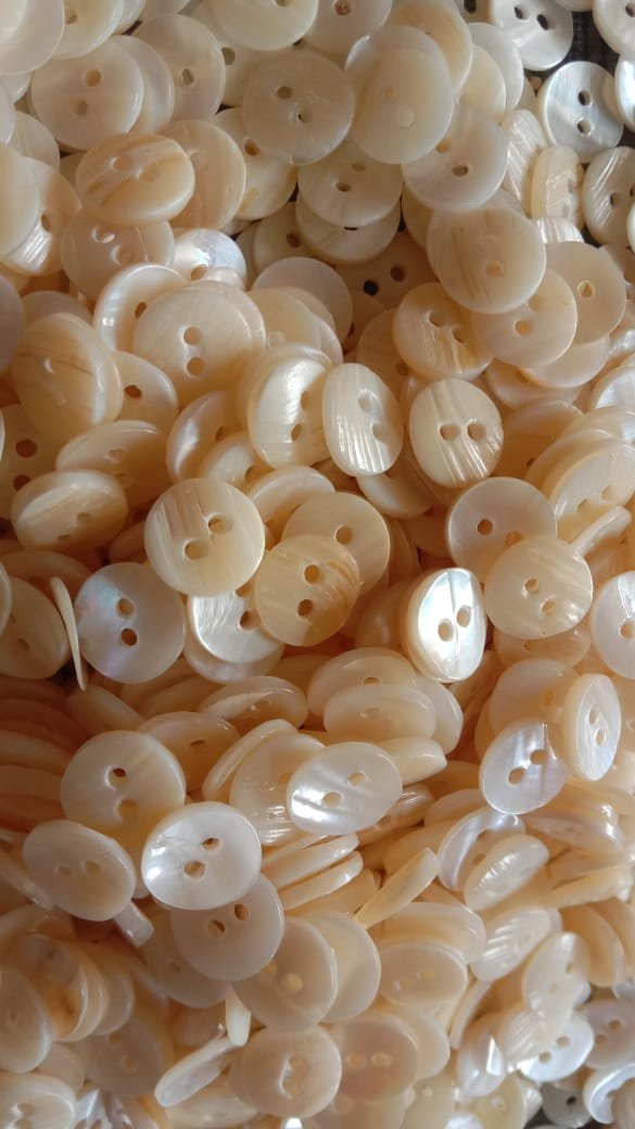 Natural 2-Hole Shell Buttons